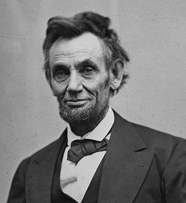 Tổng thống Lincoln cũng không ngần ngại đi bộ hàng giờ đồng hồ để mượn những cuốn sách để đọc và suy ngẫm, tìm kiếm tri thức.