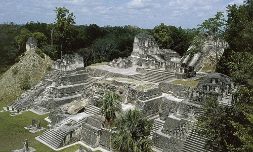 Để khám phá khu vực khảo cổ có hơn 60.000 công trình cổ của nền văn minh Maya ở Guatemala trên, các chuyên gia, nhà nghiên cứu đã sử dụng công nghệ quét laser từ trên không LiDAR để vẽ bản đồ địa hình từ trên không.