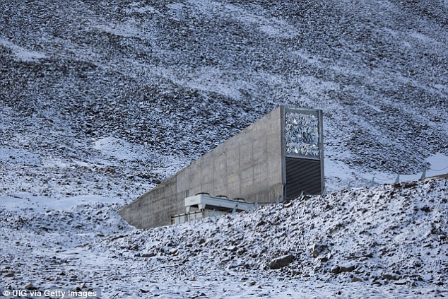 Hầm hạt giống toàn cầu Svalbard (SGSV) ở Svalbard, Na Uy được xây dựng năm 2008. Chi phí xây dựng công trình này khi ấy là 9 triệu USD.