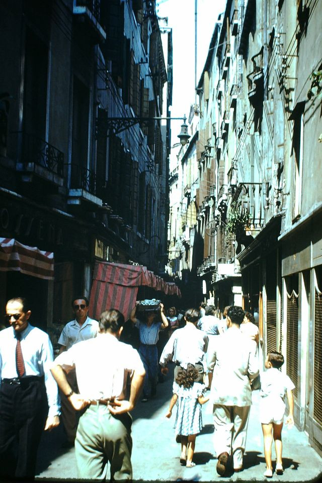 Thành phố Venice náo nhiệt và sầm uất.