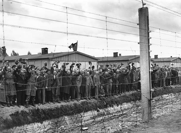 Không những vậy, nhiều tù nhân ở trại tập trung Dachau bị phát xít Đức tra tấn và giết hại một cách dã man. Nhiều xác chết không được Đức quốc xã chôn cất đàng hoàng.