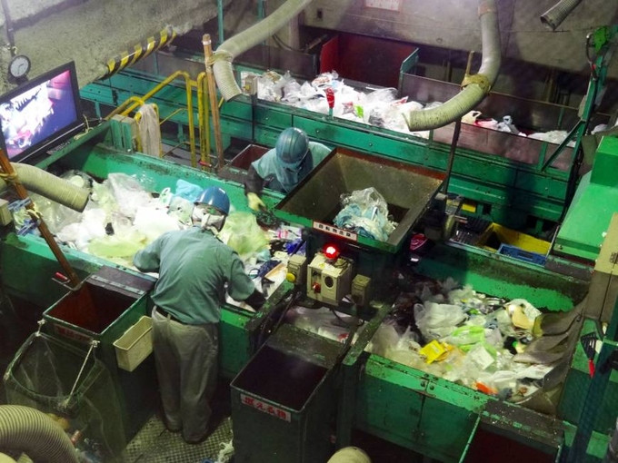 Thụy Điển đã tái chế hết rác trong khuôn khổ các chương trình năng lượng. Đặc biệt, nước này còn nhập thêm rác từ Na Uy để cung cấp cho các chương trình năng lượng.