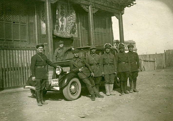 Một nhóm binh sĩ Liên Xô làm nhiệm vụ ở Mông Cổ những năm 1930 - 1940.