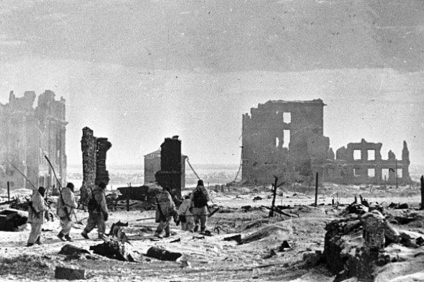 Trận Stalingrad diễn ra từ năm 1942 - 1943 là một trong những trận chiến nổi tiếng lịch sử thế giới. Cuộc chiến giữa phát xít Đức với Liên Xô này được đánh giá là một trong những trận chiến cam go, ác liệt nhất và có nhiều người thương vong nhất trong lịch sử chiến tranh.