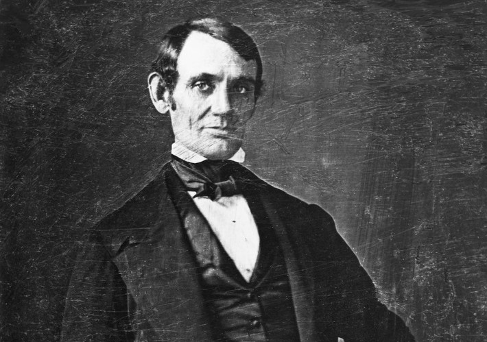 Tổng thống Mỹ Abraham Lincoln là một trong những ông chủ Nhà Trắng nổi tiếng nhất lịch sử. Trong đó có việc ông góp phần chấm dứt chế độ nô lệ, hiện đại hóa nền kinh tế, tài chính của đất nước.