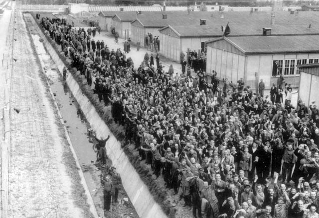 Nhiều người may mắn sống sót khi trại tập trung Dachau được quân đồng minh giải phóng vẫn không thể quên được tháng ngày sống trong cảnh "địa ngục" ở đây.