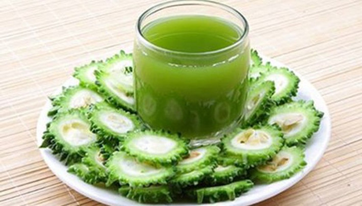 Một nghiên cứu tại Mỹ phát hiện nước ép của trái mướp đắng có thể ngăn chặn sự phát triển của tế bào ung thư tuyến tụy. Mướp đắng chứa nhiều chất chống ô xy hóa, chứa cả beta-carotene và lutein. Nhiều nhà nghiên cứu tin rằng nó là sự kết hợp độc đáo của các chất dinh dưỡng giúp chống lại cả ung thư và bệnh tiểu đường.