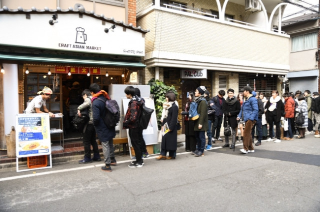 Phần ăn mì ramen dế được bán từ 2 suất trở lên với giá 2.200 yen (tương đương khoảng 480.000 đồng), 4 suất có giá 4.200 yen (khoảng 922.000 đồng), 10 suất có giá 10.000 yen (khoảng 2,2 triệu đồng).