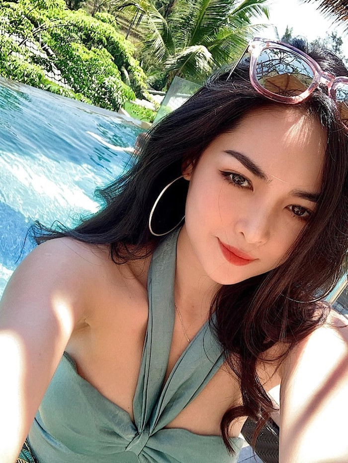 Vũ Thanh Quỳnh (Nam Định) được coi là trường hợp thẩm mỹ thành công nhất mà đến bây giờ mọi người vẫn nhớ đến. Từ một cô gái ra trường nhưng không xin được việc vì ngoại hình, cô nàng sinh năm 1992 này đã được nhiều người ưu ái với mệnh danh “hotgirl thẩm mỹ”.