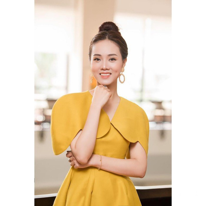Cách sử dụng phụ kiện tinh tế và phối đồ ăn ý của Ngọc Hà giúp cô luôn nổi bật khi xuất hiện.