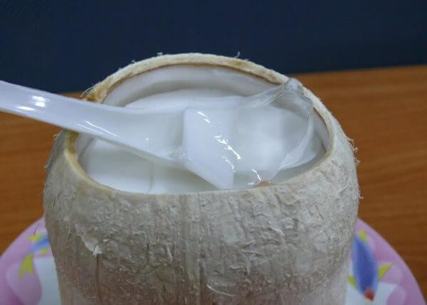 Thạch dừa: Nhắc đến những món thạch giải nhiệt mùa hè Hà Nội thì nhất định không thể nào bỏ qua cái tên thạch dừa thơm mát.
