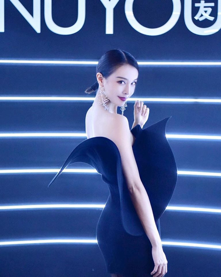 Thân hình mảnh mai và săn chắc giúp Cathryn tự tin mặc đẹp tất cả các thiết kế dành riêng cho vũ công cũng như các thiết kế nội y, đồ bơi sexy. Ảnh: Internet. Video "Bí quyết làm đẹp của sao Việt". Nguồn: VTC.