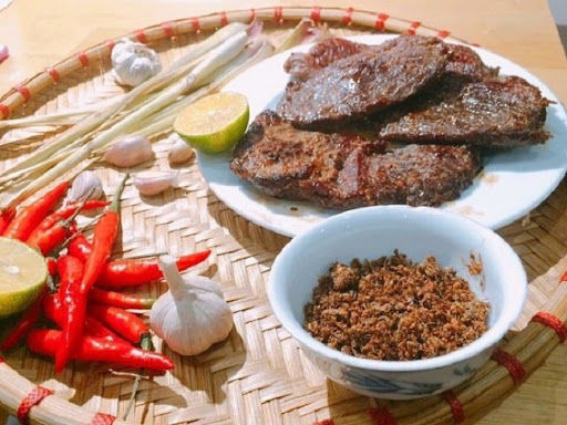 Muối kiến vàng ban đầu nghe cái tên khá lạ, có chút gì đó e ngại nhưng một khi đã thưởng thức, bạn sẽ cảm nhận vị ngon vô cùng của nó. Ảnh: Internet. Video "Chế biến món ngon từ nấm đông cô". Nguồn: VTC.
