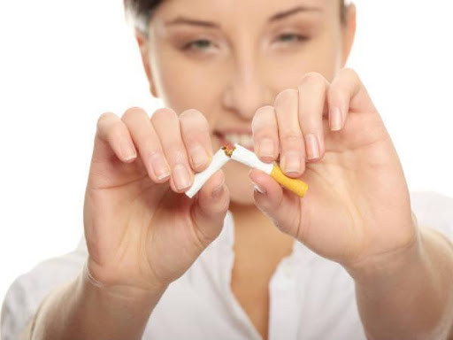 90% bệnh nhân ung thư phổi là những người đã và đang hút thuốc lá. Do đó, điều tiên quyết khi phòng ngừa ung thư phổi là không được hút thuốc lá và tránh xa nơi có khói thuốc. Hãy chọn môi trường làm việc an toàn.