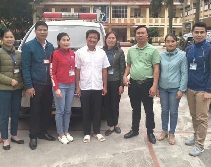 Việc chạy xe cứu thương chở bệnh nhân nghèo và bán đồ yêu quý xây nhà cho người nghèo của ông Hải được nhiều người cảm phục và cảm mến ông.