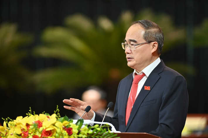 Trong phiên bế mạc đại hội Đảng bộ TPHCM khóa XI, nguyên Bí thư Thành ủy TPHCM Nguyễn Thiện Nhân chia sẻ: “Tôi chân thành cảm ơn đồng chí Nguyễn Thành Phong, Phó Bí thư Thành ủy, Chủ tịch UBND TPHCM đã thay mặt Ban Chấp hành Đảng bộ TPHCM khóa XI phát biểu cảm ơn, ghi nhận sự đóng góp của các đồng chí Ủy viên Ban Chấp hành Đảng bộ TPHCM khóa X không tái cử”.