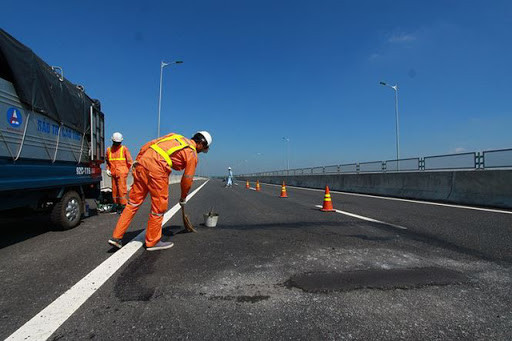 Tháng 6/2019, Cơ quan Cảnh sát điều tra Bộ Công an đã khởi tố vụ an hình sự về vi phạm quy định về xây dựng gây hậu quả nghiêm trọng. Điều tra của Bộ Công an cho biết, chất lượng công trình xây dựng đối với 7/7 gói thầu (65 km) thuộc giai đoạn 1 của dự án đường cao tốc Đà Nẵng - Quảng Ngãi, từ nền, móng, mặt đường đều không đảm bảo tiêu chuẩn kỹ thuật, yêu cầu thiết kế dự án, là nguyên nhân gây hư hỏng công trình.