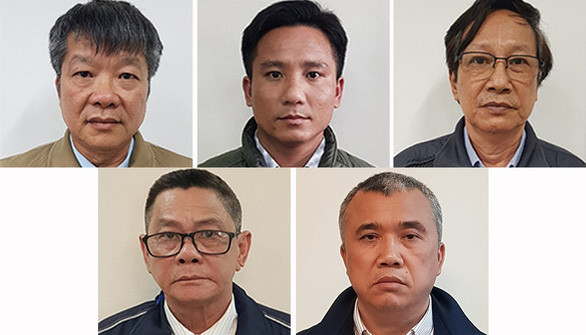 Ngày18/2/2020, C03) đã ra quyết định khởi tố bị can, ra lệnh bắt tạm giam, lệnh cấm đi khỏi nơi cư trú, khám xét với 4 cựu giám đốc và một phó giám đốc các gói thầu dự án đường cao tốc Đà Nẵng - Quảng Ngãi về tội "Vi phạm quy định về xây dựng gây hậu quả nghiêm trọng" theo điều 298 Bộ luật hình sự 2015 gồm ông Phan Khánh Toàn (cựu giám đốc gói thầu số 4); Phan Ngọc Thơm (phó giám đốc gói thầu số 2 và 3B); Vũ Như Khuê (cựu giám đốc gói thầu số 1), Quản Trọng Tuấn (cựu giám đốc gói thầu 3B), Nguyễn Quốc Hải (cựu giám đốc gói thầu số 6).