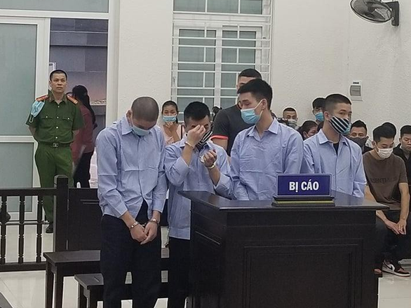 Lời khai của Ngọc phù hợp với lời khai của Châu, Trung, phù hợp với kết quả giám định và các tài liệu khác đã thu thập trong quá trình điều tra, Cơ quan điều tra Viện Kiểm sát nhân dân Tối cao có đủ căn cứ để xác định Phùng Anh Lê đã phạm vào tội "Tha trái pháp luật người bị bắt, người đang bị tạm giữ, tạm giam, người đang chấp hành án phạt tù", quy định tại Khoản 1, Điều 378, Bộ luật Hình sự năm 2015.