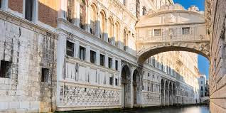 Nguyên do là bởi khi tù nhân đi qua cây cầu từ phòng thẩm vấn ở Palazzo Ducale đến nhà tù Prigioni Nuove thì nhận ra tương lai của mình. Đó là những tháng ngày tiếp theo của họ sẽ ở trong phòng giam chật chội, tối tăm.