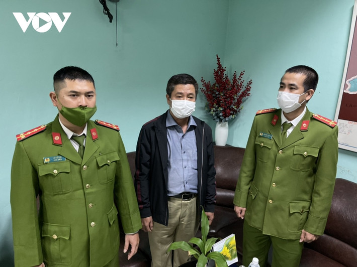 Mới đây nhất, ông Hoàng Văn Đức (Giám đốc CDC Thừa Thiên Huế) bị khởi tố, bắt tạm giam để điều tra về tội “Vi phạm quy định về đấu thầu gây hậu quả nghiêm trọng”.