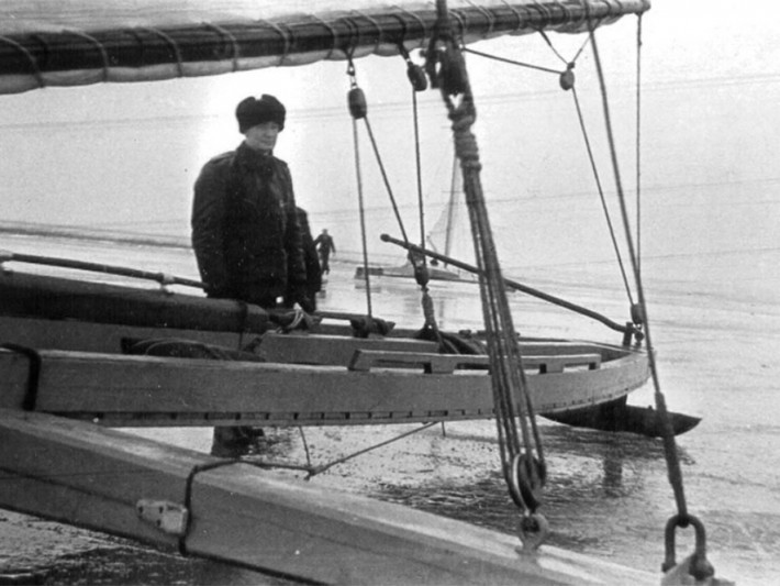 Mùa Đông năm 1941, những "điệp viên cánh trắng" của Liên Xô di chuyển trên mặt hồ Ladoga đóng băng.