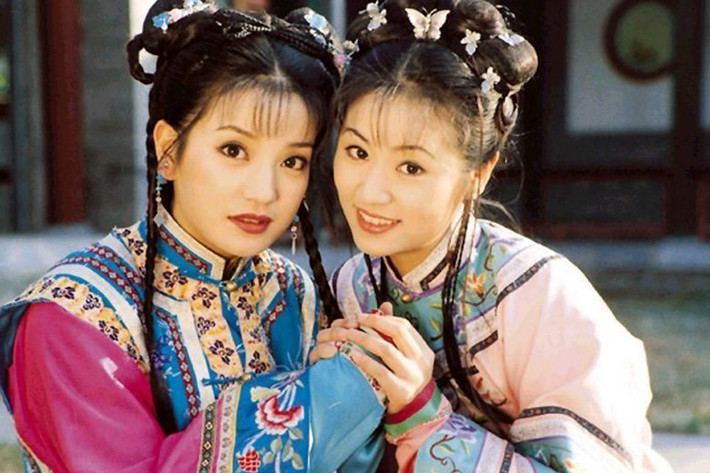 Khi nhìn bàn tay của Hòa Thạc Hòa Gia, Hoàng hậu Phú Sát thị nói rằng: "Cách cách sinh Phật chưởng, thừa hoan Thái hậu". Dân gian gọi nàng là Phật Thủ công chúa.