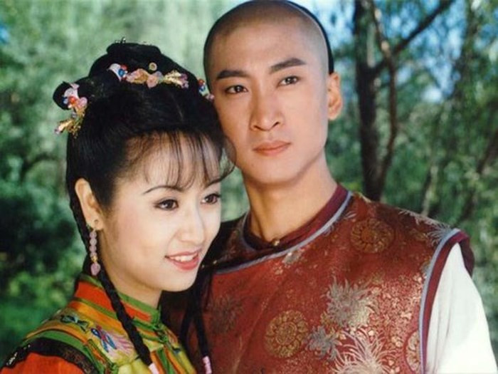 Trong một số chuyến vi hành, ông hoàng này thường đưa Phong Thân Tế Luân theo cùng. Nhờ vậy, con trai của công chúa Hòa Thạc Hòa Gia được hưởng cuộc sống vinh hoa phú quý.