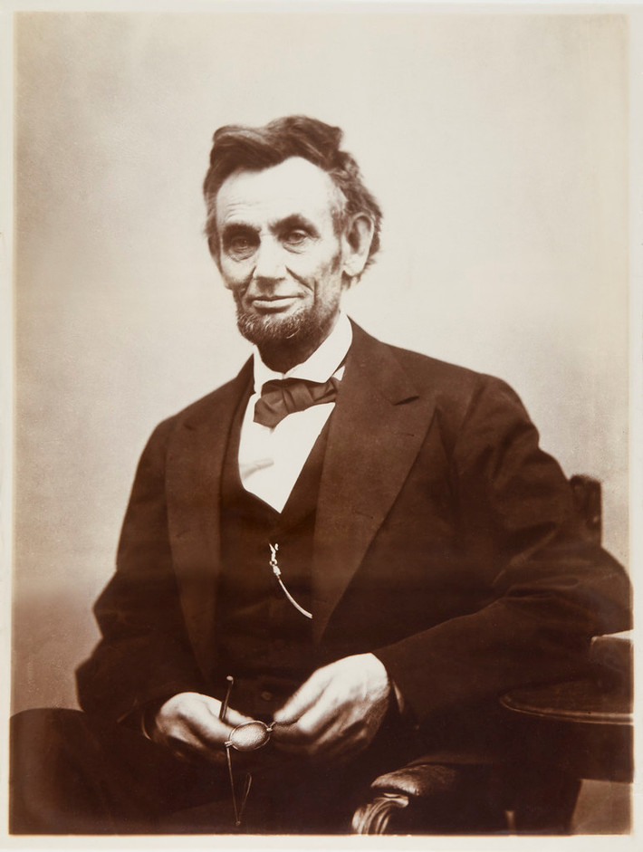 Dù hết sức đau buồn trước cái chết của Edward nhưng Tổng thống Lincoln vẫn an ủi, động viên vợ cần phải ăn để sống chăm sóc những người con khác.