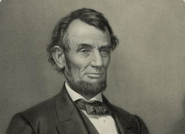 Tổng thống Lincoln là ông chủ Nhà Trắng thứ 16 của Mỹ. Ông dẫn dắt đất nước từ tháng 3/1861 cho đến khi bị ám sát và tử vong vào tháng 4/1865.