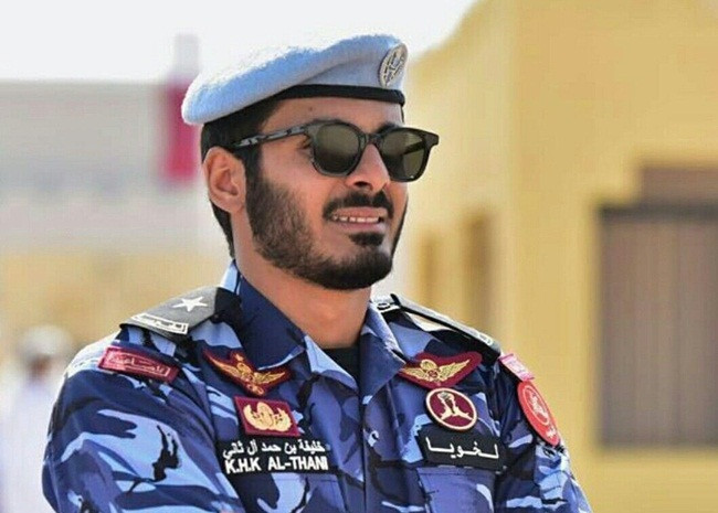 Là thành viên nổi bật trong hoàng gia Qatar, hoàng tử 31 tuổi thu hút lượng người theo dõi lớn trên mạng xã hội. Trang Instagram cá nhân của anh hiện có hơn 1 triệu follow. Al Thani cũng tích cực hoạt động trên mạng, chia sẻ nhiều hình ảnh và hoạt động cá nhân.