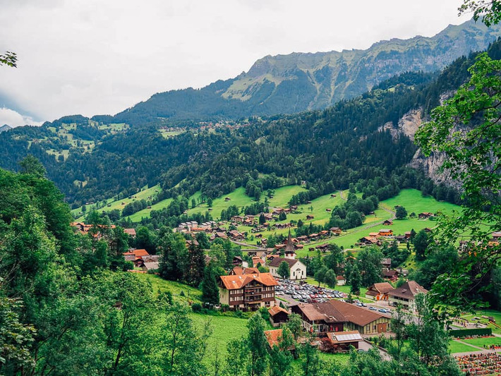 Một điểm rất đặc biệt nữa ở Wengen là xe hơi bị cấm, không được phép ra vào trong ngôi làng này để giữ không khí trong lành nhất có thể.