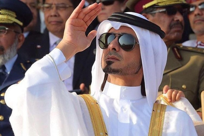 Sheikh Jassim bin Hamad Al Thani sinh ngày 25/8/1978 trong một gia đình quý tộc của Qatar. Anh là con trai thứ ba của Đức Cha Amir Sheikh Hamad Bin Khalifa Al Thani.