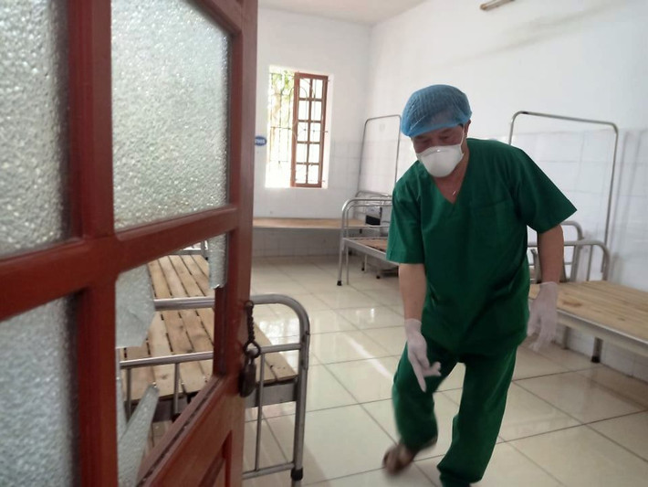 Theo các bệnh nhân điều trị cùng phòng, chị N. không có biểu hiện gì bất thường, thi thoảng chỉ kêu ca buồn về kinh tế gia đình và đứa lớn 8 tuổi có bệnh hiểm nghèo. Theo các bác sĩ, bệnh nhân sinh hoạt bình thường.