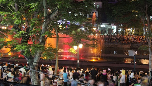 Khi đưa vào hoạt động, người dân Hải Phòng rất thích thú.