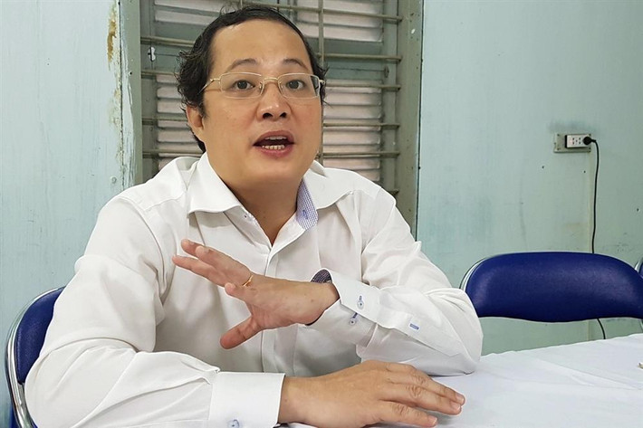 Theo cáo trạng, tháng 4/2021, Giám đốc Bệnh viện Thủ Đức Nguyễn Minh Quân đã ký hợp đồng dịch vụ pháp lý “bảo vệ quyền và lợi ích hợp pháp” với Bùi Thị Hồng Giang – Giám đốc Công ty Luật Bùi Gia và đặt vấn đề nhờ giúp đỡ không bị truy cứu trách nhiệm hình sự đối với những sai phạm trong hoạt động đấu thầu xảy ra tại Bệnh viện này. Giang nhờ Lê Thanh An – cựu cán bộ C03 và được yêu cầu chi phí là 1,5 triệu USD. An nhờ Hà Duy Tuấn - Chủ tịch Hội đồng tư vấn Công ty CP Đầu tư Long Thịnh đến nhận 1 triệu USD từ luật sư Giang.