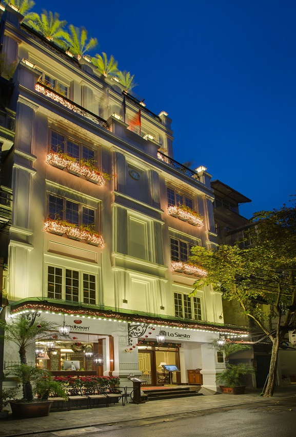 Hanoi La Siesta Hotel and Spa là khách sạn Việt Nam tiêu chuẩn 5 sao tọa lạc tại Phố Cổ, quận Hoàn Kiếm, khu vực trung tâm thành phố Hà Nội.