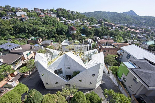 Pyeongchang-dong hay còn được gọi là "Beverly Hills" của Seoul, với những ngôi biệt thự độc đáo và môi trường sống lý tưởng được xem là khu vực dành cho giới nhà giàu và đáng sống nhất ở nước này.