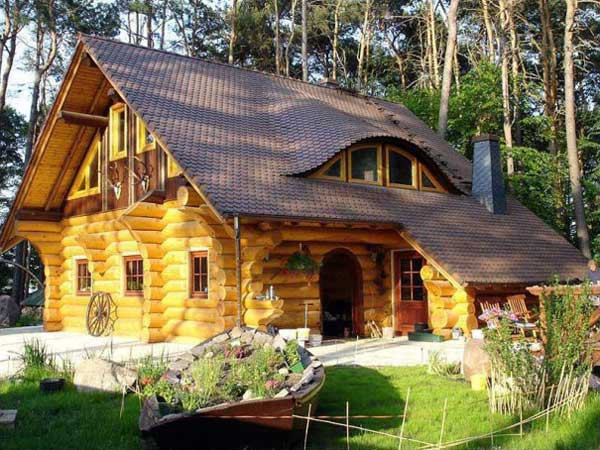 Ngôi nhà bằng gỗ với kiến trúc độc đáo khiến nhiều người mê mẩn.