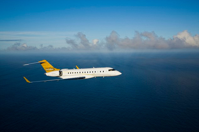Các sân bay gần Davos rất bận rộn trong những ngày diễn ra WEF. Thời điểm cuối tháng Giêng, 1389 máy bay riêng đã hạ cánh xuống sân bay Zurich, St Gallen-Altenrhein và sân bay Samedan.