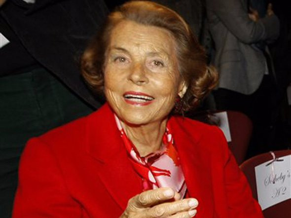 Những người giàu nhất nước Pháp Liliane Bettencourt và gia đình; Tài sản ròng: 36,3 tỷ USD; Xếp hạng Forbes: 11. Liliane Bettencourt đã gia tăng thêm khối tài sản hàng chục tỷ USD khi mua lại hơn 8% cổ phần công ty mỹ phẩm gia đình L'Oreal vào năm 2014 từ Nestle.