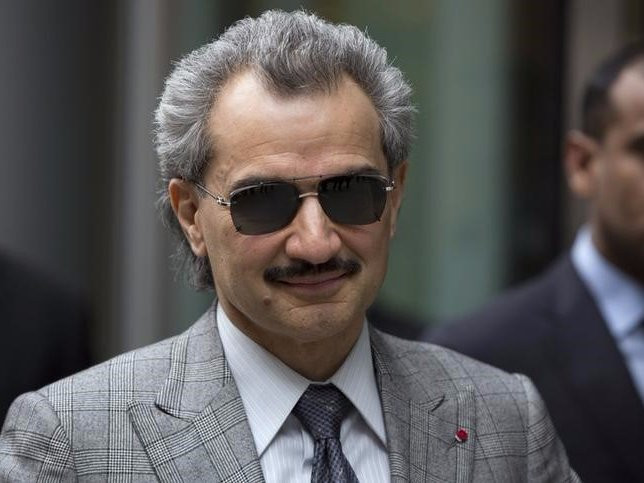 Người giàu nhất Ả Rập Xê Út: Hoàng tử Alwaleed Bin Talal Alsaud; Tài sản ròng: 17,6 tỷ USD; Xếp hạng Forbes: 40. Hoàng tử Alwaleed Bin Talal Alsaud sở hữu cổ phần trong nhiều công ty tại Mỹ, châu Âu, và Trung Đông, chủ yếu thông qua Kingdom Holding Co. Danh mục các công ty do ông đầu tư gồm Twitter, Four Seasons Hotels & Resorts, Citigroup, Fairmont Raffles Holding, cùng một số khách sạn và bất động sản khác.