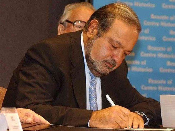Người giàu nhất Mexico Carlos Slim Helu và gia đình; Tài sản ròng: 47,4 tỷ USD; Xếp hạng Forbes: 5. Tỷ phú Carlos Slim là người sáng lập và là chủ tịch của tập đoàn viễn thông Grupo Carso. Vào tháng 1/2015, cũng Slim đã trở thành một trong những cổ đông lớn nhất của New York Times.
