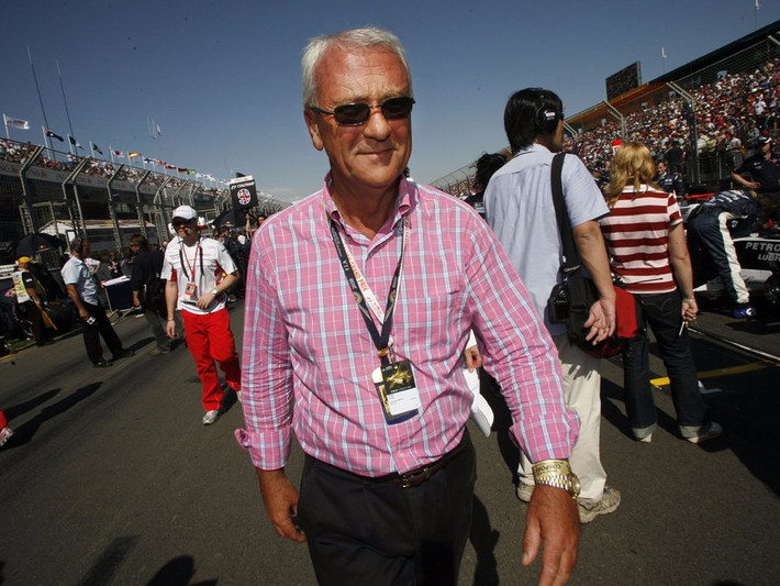 Người giàu nhất nước Áo Dietrich Mateschitz, với tài sản ròng:10,7 tỷ USD và xếp hạng Forbes: 98. Dietrich Mateschitz là người sáng lập của Red Bull. Ông đã phát minh ra loại nước uống này vào năm 1987 và ngày nay nó có mặt tại 166 quốc gia khác nhau trên thế giới.