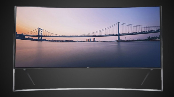 10. Samsung UN105S9 Curved 105-Inch 4K Ultra HD 120Hz 3D Smart LED TV, giá 120.000 USD: Chiếc tivi 4K Ultra HD này có màn hình khá rộng lên tới 105 inch. Màn hình của nó có độ phân giải rất cao với 8 triệu pixel HDTV khiến bạn có cảm giác như mình đang xem phim trên màn hình pha lê trong suốt.