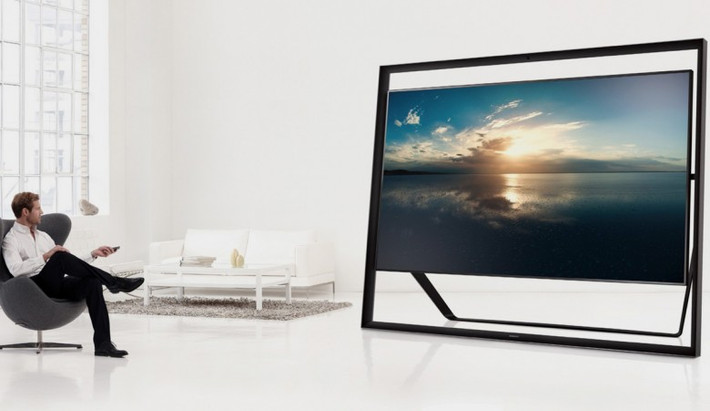 7. Samsung UA110S9 110-inch TV, giá 152.000 USD: Đây là một trong những chiếc tivi tốt nhất từ trước tới nay do những tính năng độc đáo riêng biệt. Ngoài màn hình lớn 110 inch, chiếc Tivi này còn có độ phân giải rất cao, màu sắc tự nhiên, sắc nét, âm thanh chất lượng cao. Người sử dụng có thể điều khiển tivi bằng giọng nói, ký hiệu tay hoặc dùng điều khiển thông minh.