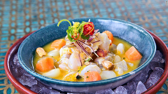 Nhà hàng Hide Yamamoto (Macau): Hide Yamamoto là nhà hàng mới nhất tại Studio City, khu phức hợp mô phỏng Hollywood ở Macau. Cá tươi của nhà hàng được cung cấp mỗi ngày từ chợ Tsukji, Tokyo (Nhật Bản) để chế biến món sushi, thịt bò wagyu nướng. Đặc biệt, món mì ramen được chế biến với công thức hơn 100 năm tuổi.