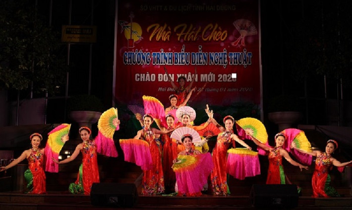 Chương trình biểu diễn nghệ thuật chèo truyền thống tại Quảng trường Độc lập lúc 20h ngày 24/1, tức mùng 3 Tết Quý Mão.
