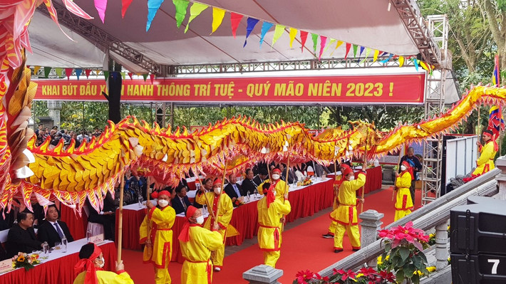 Được biết, cùng với Anh hùng dân tộc Nguyễn Trãi, Đại thi hào Nguyễn Du, Chủ tịch Hồ Chí Minh, nhà giáo Chu Văn An là người Việt Nam thứ tư đã được UNESCO vinh danh.