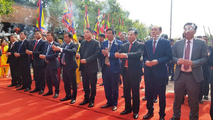 Lễ khai bút gồm lễ cáo yết, tế khai xuân, lễ rước bộ dâng văn sách, văn tế dâng hương, diễn văn khai bút, khai bút gồm chữ Hán và chữ Quốc ngữ, dâng chữ trình thầy…